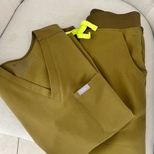 BRANDNEW FIGS SCRUBS